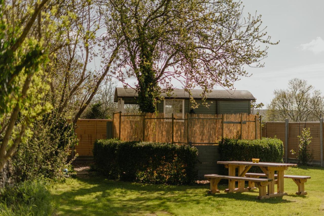 Little England Retreats - Cottage, Yurt And Shepherd Huts Othery Buitenkant foto