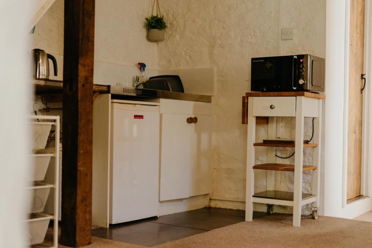 Little England Retreats - Cottage, Yurt And Shepherd Huts Othery Buitenkant foto