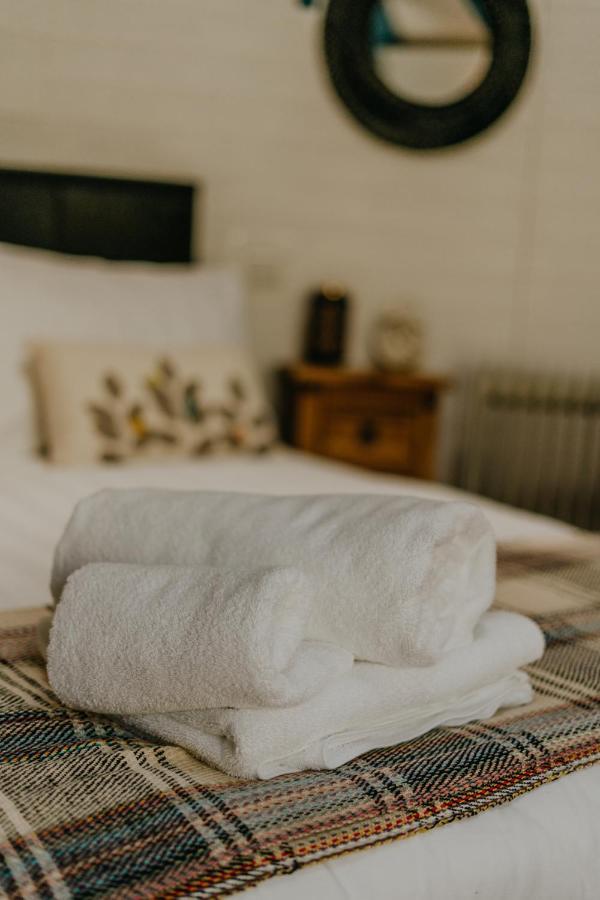 Little England Retreats - Cottage, Yurt And Shepherd Huts Othery Buitenkant foto