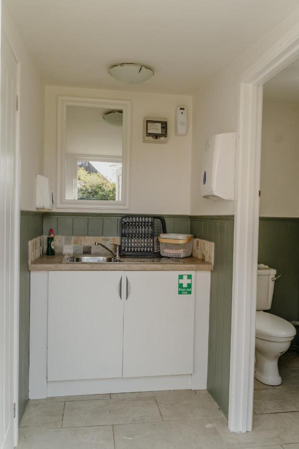 Little England Retreats - Cottage, Yurt And Shepherd Huts Othery Buitenkant foto